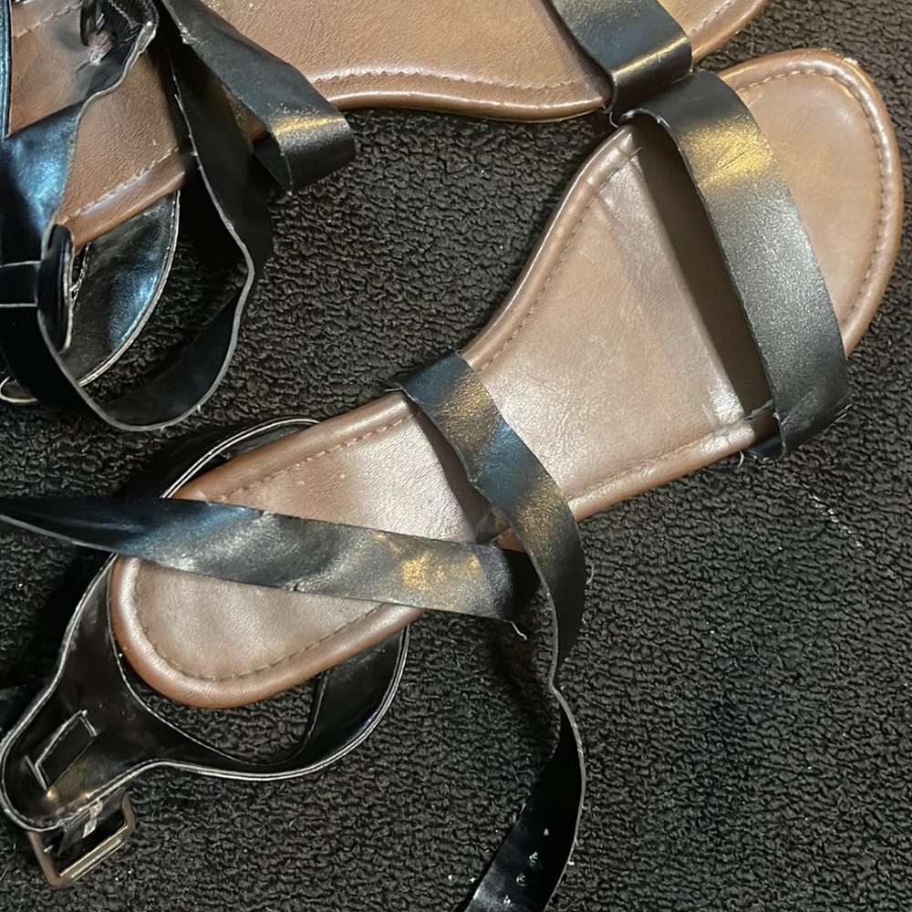 Cross strap sandals - Picture 4 of 6